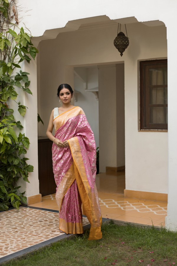 Handwoven Pink colour contrasting banarasi Silk saree 