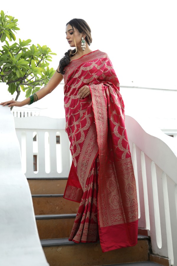 Mitera Pink & Gold-Toned Woven Design Banarasi Saree